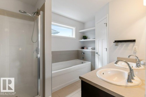 2335 Sparrow Crescent Nw, Edmonton, AB - Indoor Photo Showing Bathroom