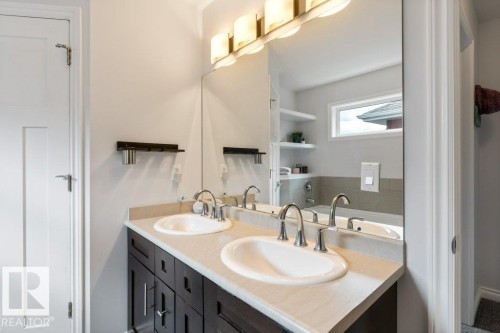 2335 Sparrow Crescent Nw, Edmonton, AB - Indoor Photo Showing Bathroom