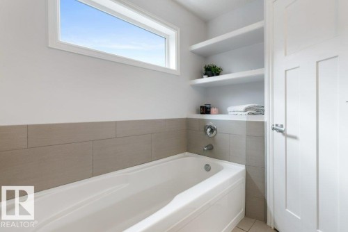 2335 Sparrow Crescent Nw, Edmonton, AB - Indoor Photo Showing Bathroom