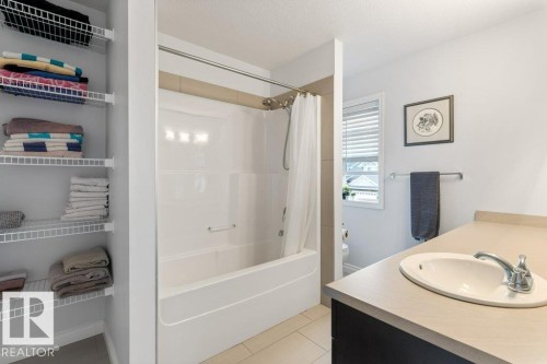 2335 Sparrow Crescent Nw, Edmonton, AB - Indoor Photo Showing Bathroom