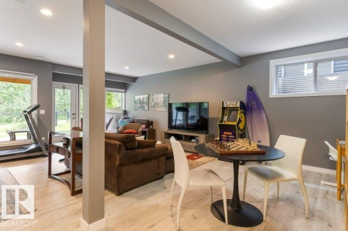 2335 Sparrow Crescent Nw, Edmonton, AB - Indoor