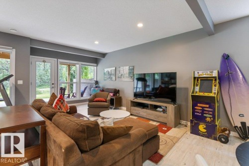 2335 Sparrow Crescent Nw, Edmonton, AB - Indoor Photo Showing Living Room
