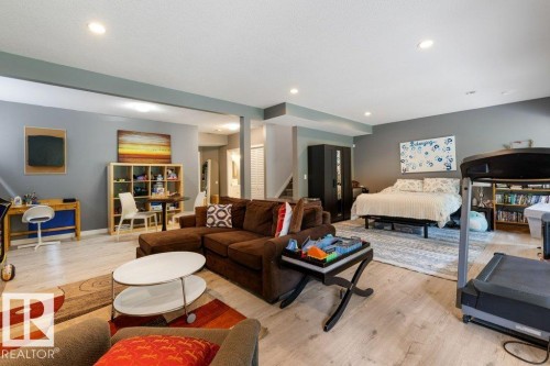 2335 Sparrow Crescent Nw, Edmonton, AB - Indoor Photo Showing Living Room