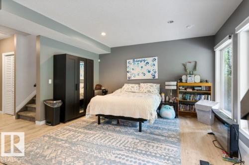 2335 Sparrow Crescent Nw, Edmonton, AB - Indoor Photo Showing Bedroom