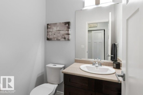 2335 Sparrow Crescent Nw, Edmonton, AB - Indoor Photo Showing Bathroom
