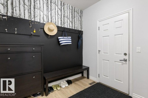 2335 Sparrow Crescent Nw, Edmonton, AB - Indoor Photo Showing Other Room