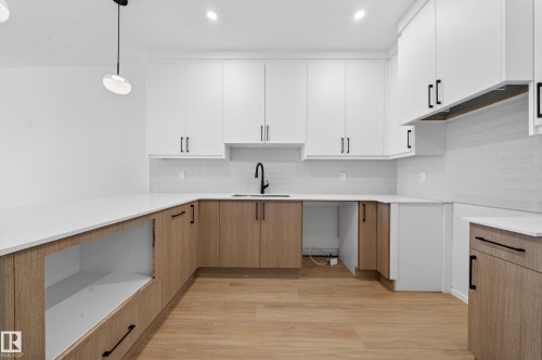 3734 Erlanger Drive Nw, Edmonton, AB - Indoor Photo Showing Kitchen