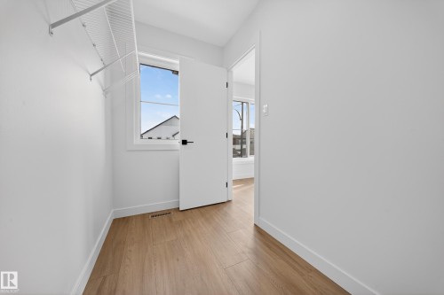 3734 Erlanger Drive Nw, Edmonton, AB - Indoor Photo Showing Other Room