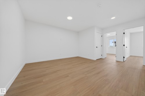 3734 Erlanger Drive Nw, Edmonton, AB - Indoor Photo Showing Other Room