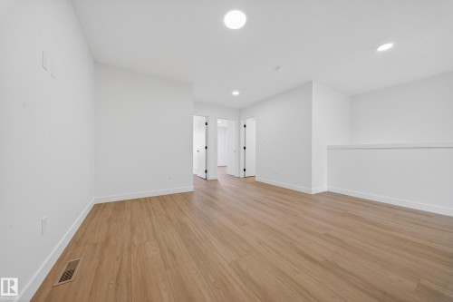 3734 Erlanger Drive Nw, Edmonton, AB - Indoor Photo Showing Other Room