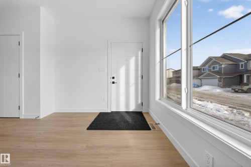 3734 Erlanger Drive Nw, Edmonton, AB - Indoor Photo Showing Other Room