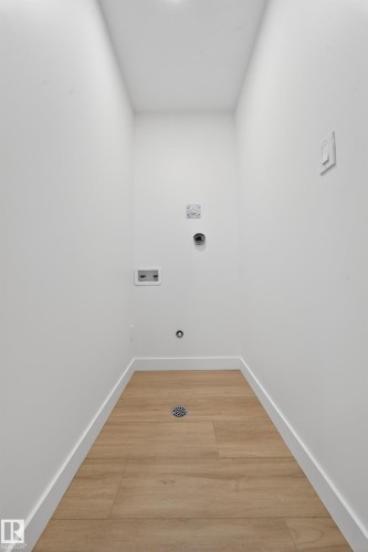 3734 Erlanger Drive Nw, Edmonton, AB - Indoor Photo Showing Other Room
