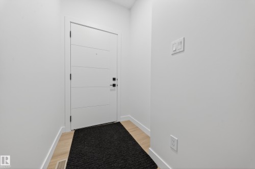 3734 Erlanger Drive Nw, Edmonton, AB - Indoor Photo Showing Other Room