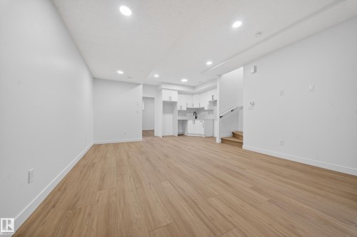 3734 Erlanger Drive Nw, Edmonton, AB - Indoor Photo Showing Other Room