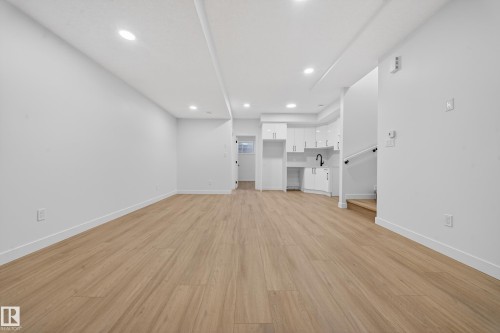 3734 Erlanger Drive Nw, Edmonton, AB - Indoor Photo Showing Other Room