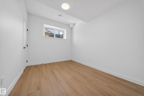 3734 Erlanger Drive Nw, Edmonton, AB - Indoor Photo Showing Other Room