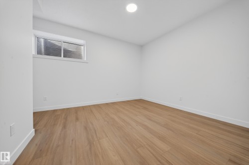 3734 Erlanger Drive Nw, Edmonton, AB - Indoor Photo Showing Other Room