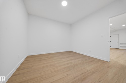 3734 Erlanger Drive Nw, Edmonton, AB - Indoor Photo Showing Other Room