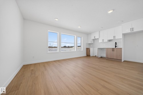 3734 Erlanger Drive Nw, Edmonton, AB - Indoor Photo Showing Other Room