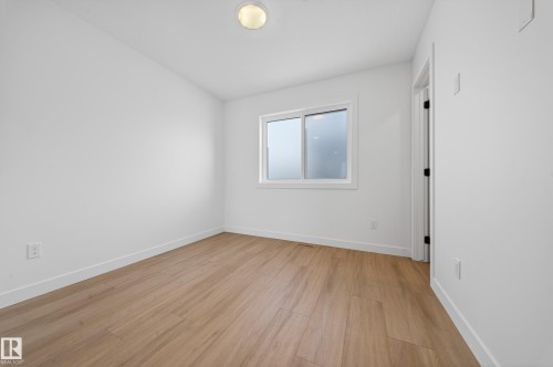 3734 Erlanger Drive Nw, Edmonton, AB - Indoor Photo Showing Other Room