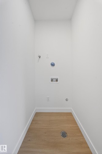 3734 Erlanger Drive Nw, Edmonton, AB - Indoor Photo Showing Other Room