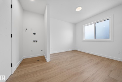 3734 Erlanger Drive Nw, Edmonton, AB - Indoor Photo Showing Other Room