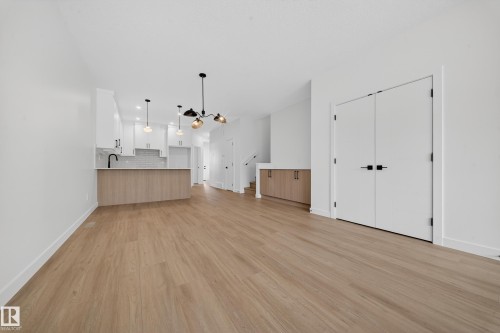 3734 Erlanger Drive Nw, Edmonton, AB - Indoor Photo Showing Other Room