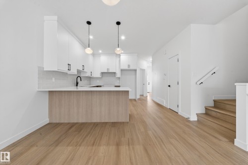 3734 Erlanger Drive Nw, Edmonton, AB - Indoor Photo Showing Kitchen