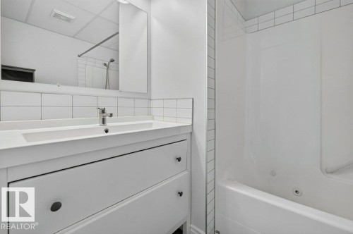 #207 10707 102 Av Nw, Edmonton, AB - Indoor Photo Showing Bathroom