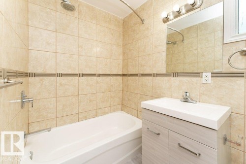 10712 103 Street Nw, Edmonton, AB - Indoor Photo Showing Bathroom