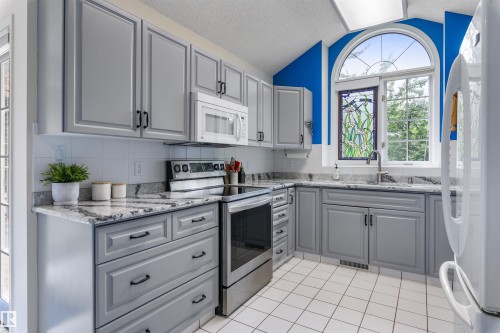 69 Harwood Drive, St. Albert, AB - Indoor Photo Showing Kitchen