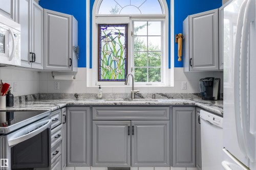 69 Harwood Drive, St. Albert, AB - Indoor Photo Showing Kitchen