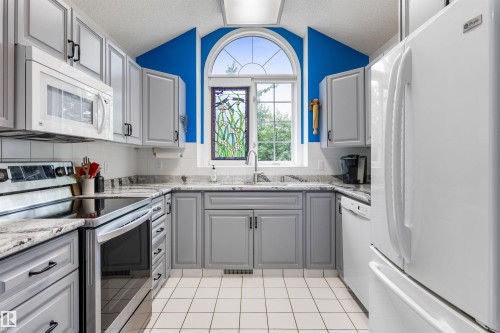 69 Harwood Drive, St. Albert, AB - Indoor Photo Showing Kitchen