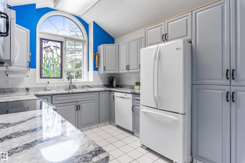 69 Harwood Drive, St. Albert, AB - Indoor Photo Showing Kitchen