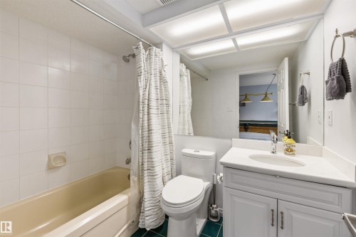 69 Harwood Drive, St. Albert, AB - Indoor Photo Showing Bathroom