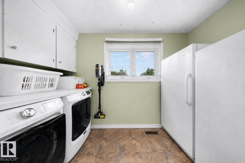 11233 34A Avenue Nw, Edmonton, AB - Indoor Photo Showing Laundry Room