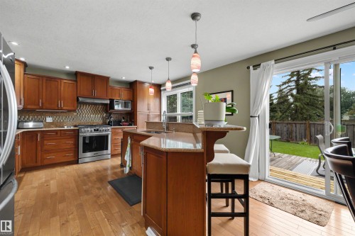 11233 34A Avenue Nw, Edmonton, AB - Indoor Photo Showing Kitchen