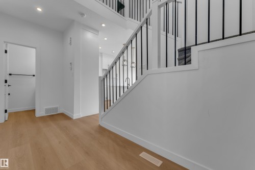 10709 98 Street, Morinville, AB - Indoor Photo Showing Other Room