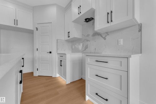 10709 98 Street, Morinville, AB - Indoor Photo Showing Kitchen