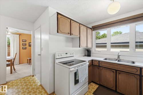 7 Falstaff Avenue, St. Albert, AB - Indoor Photo Showing Kitchen With Double Sink