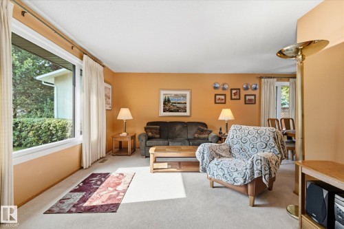 7 Falstaff Avenue, St. Albert, AB - Indoor Photo Showing Living Room