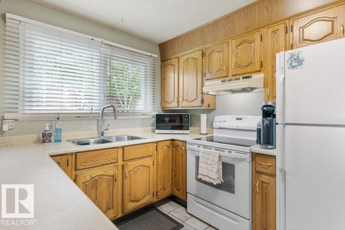 57 Patterson Crescent, St. Albert, AB - Indoor Photo Showing Kitchen With Double Sink