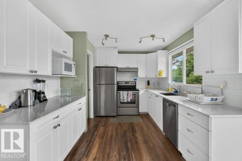 6230 36A Avenue Nw, Edmonton, AB - Indoor Photo Showing Kitchen