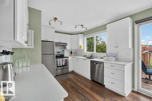 6230 36A Avenue Nw, Edmonton, AB - Indoor Photo Showing Kitchen