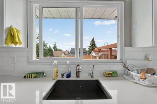 6230 36A Avenue Nw, Edmonton, AB - Indoor Photo Showing Other Room