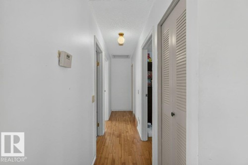 6230 36A Avenue Nw, Edmonton, AB - Indoor Photo Showing Other Room