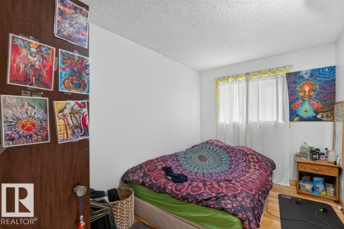 6230 36A Avenue Nw, Edmonton, AB - Indoor Photo Showing Bedroom