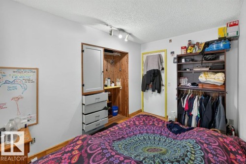 6230 36A Avenue Nw, Edmonton, AB - Indoor Photo Showing Bedroom