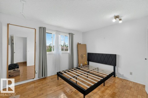 6230 36A Avenue Nw, Edmonton, AB - Indoor Photo Showing Bedroom