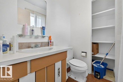 6230 36A Avenue Nw, Edmonton, AB - Indoor Photo Showing Bathroom